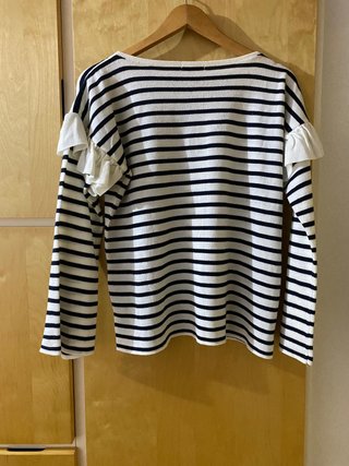 Jersey fino rayas blancas y negras con volantes
