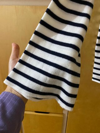 Jersey fino rayas blancas y negras con volantes