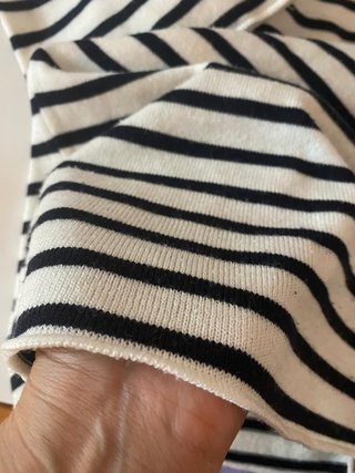 Jersey fino rayas blancas y negras con volantes