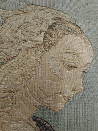 Arazzo vintage con cornice dorata