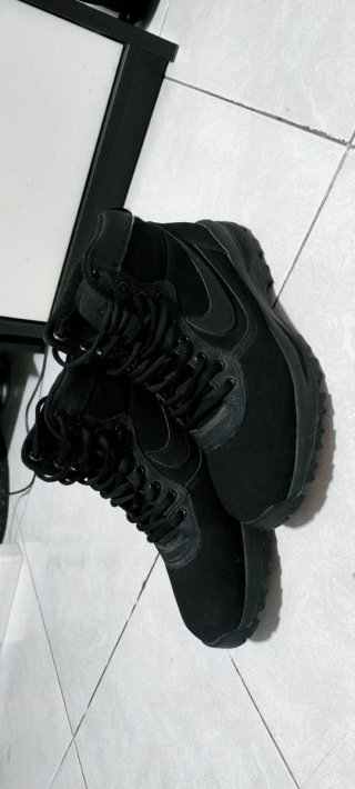 Nike Manoadome Triple Black Botas
