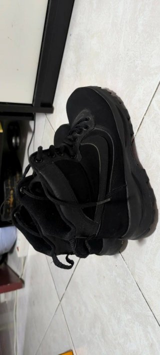 Nike Manoadome Triple Black Botas