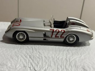 Coche a escala Mercedes-Benz 300 SLR Bburago 1:18