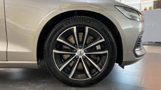 VOLVO V60 2.0 T6 RECHARGE CORE AUTO 4WD 5P