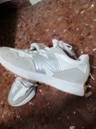 Zapatillas New Balance Talla 38 Plata y Blanco