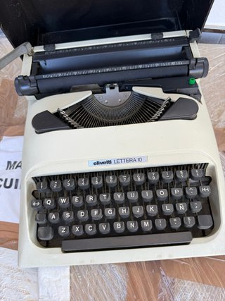 Máquina de escribir vintage Olivetti Lettera 10