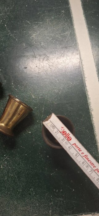 Puntali in ottone per piedini mobili