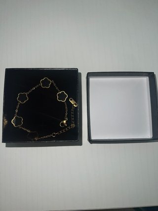 Pulsera trébol negro y dorado