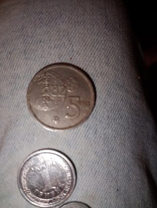 Lote de 5 Monedas Antiguas y 100 de una peseta de