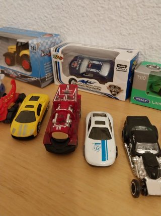 Lote Coches Hot Wheels y Otras Marcas