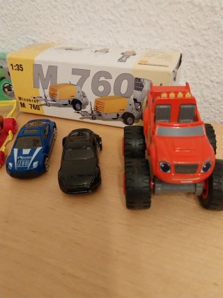 Lote Coches Hot Wheels y Otras Marcas
