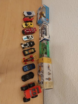Lote Coches Hot Wheels y Otras Marcas