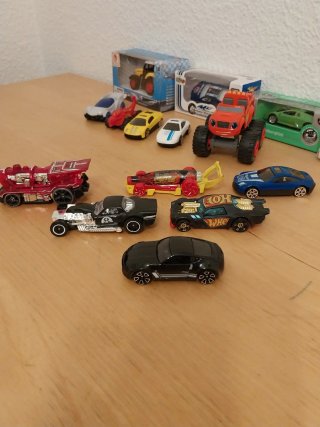 Lote Coches Hot Wheels y Otras Marcas