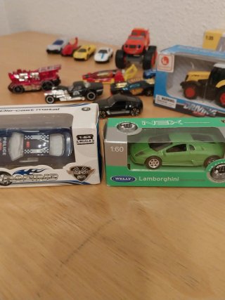 Lote Coches Hot Wheels y Otras Marcas
