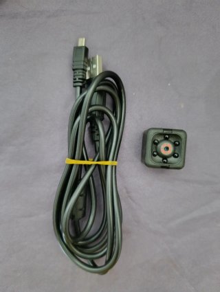 Mini Cámara con Cable de Carga