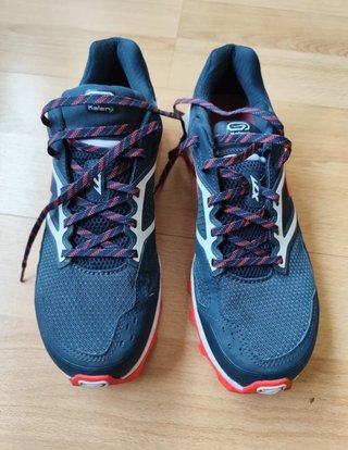 Zapatillas de trail running de la marca Kalenji