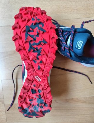 Zapatillas de trail running de la marca Kalenji