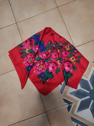 Pañoleta regional niña flores