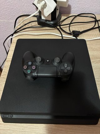 Consola Sony PS4 Negra + Juegos