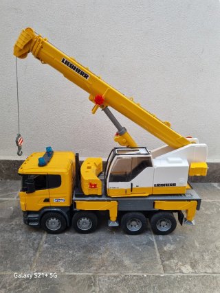 Camión Grúa Liebherr Bruder
