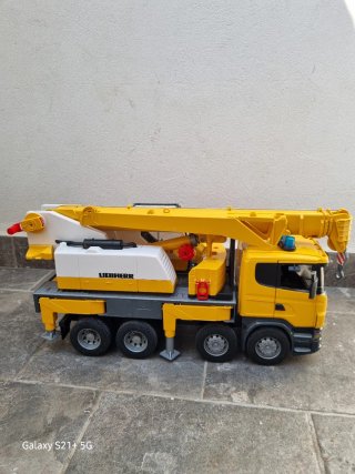 Camión Grúa Liebherr Bruder