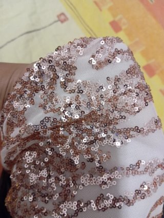Vestido de fiesta dorado con lentejuelas