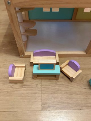 Casita de muñecas de madera