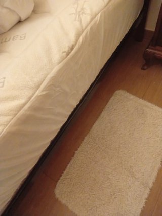 Protector de colchon blanco con protección