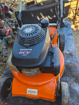 Cortacésped Stihl con Motor Honda GCV 160