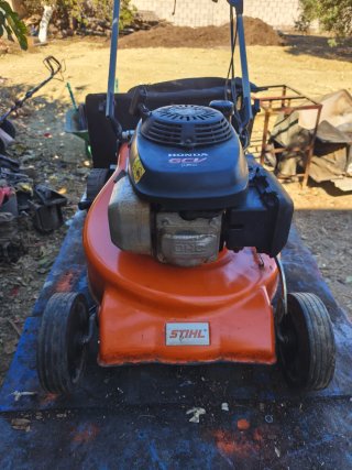 Cortacésped Stihl con Motor Honda GCV 160