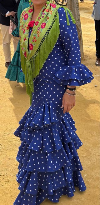 Traje de flamenca azul con lunares