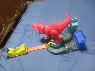 Pista Hot Wheels City con Dinosaurio