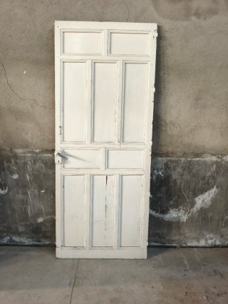 Antiguas puertas de doble hoja con cuarterones