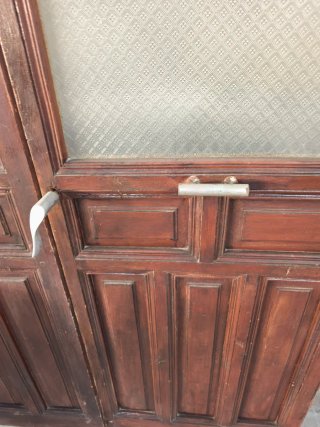 Antiguas puertas doble con cristales
