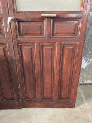 Antiguas puertas doble con cristales