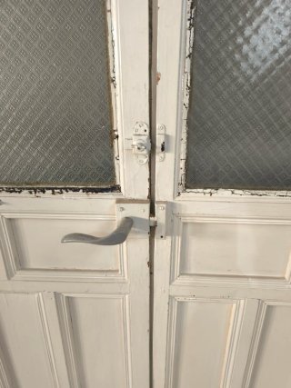 Antiguas puertas doble con cristales