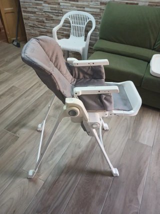 Trona Inglesina plegable para bebé