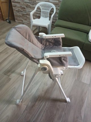Trona Inglesina plegable para bebé