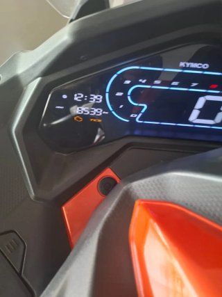 Maxi Scooter Negra y Naranja