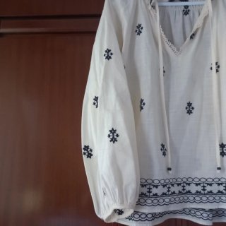 Blusa Zara bordada blanca talla S