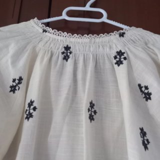 Blusa Zara bordada blanca talla S