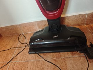 Aspirador Escoba AEG Rojo