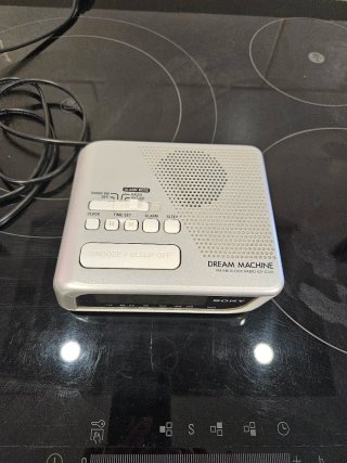 Radio Reloj Digital Sony Plata