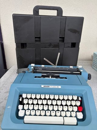Máquina de escribir Olivetti Studio 46