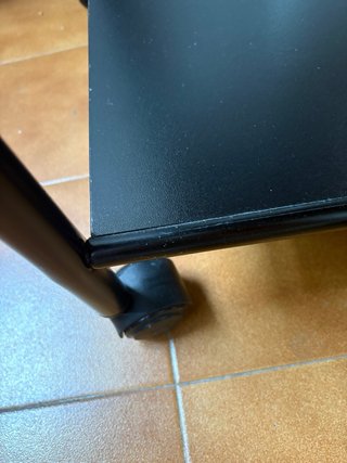 Mesa auxiliar con ruedas