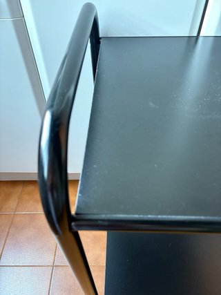 Mesa auxiliar con ruedas