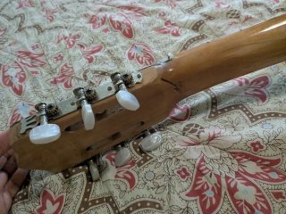 Guitarra Clásica Madera Natural. Marca Fonseca.