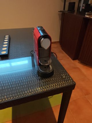 Cafetera Nespresso Roja