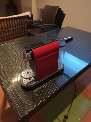Cafetera Nespresso Roja