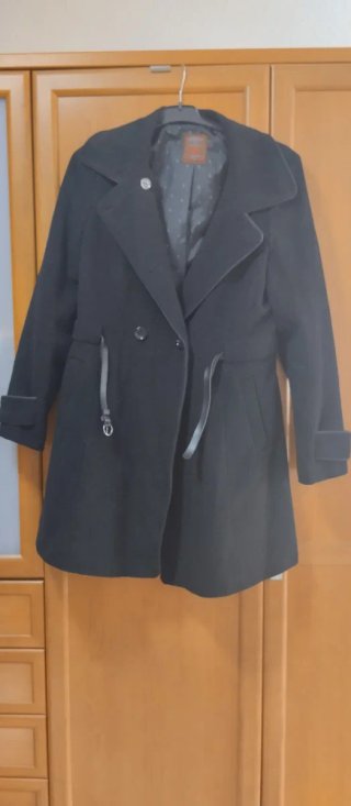Abrigo de paño negro